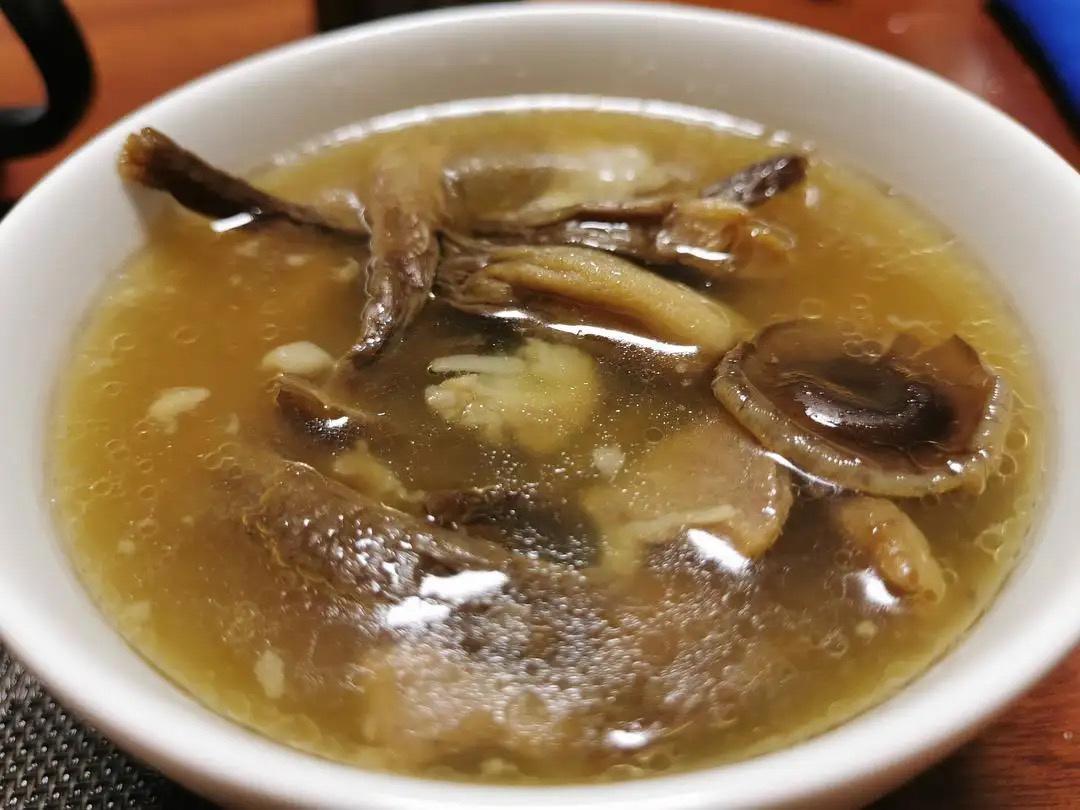 鹿茸菇排骨汤的做法