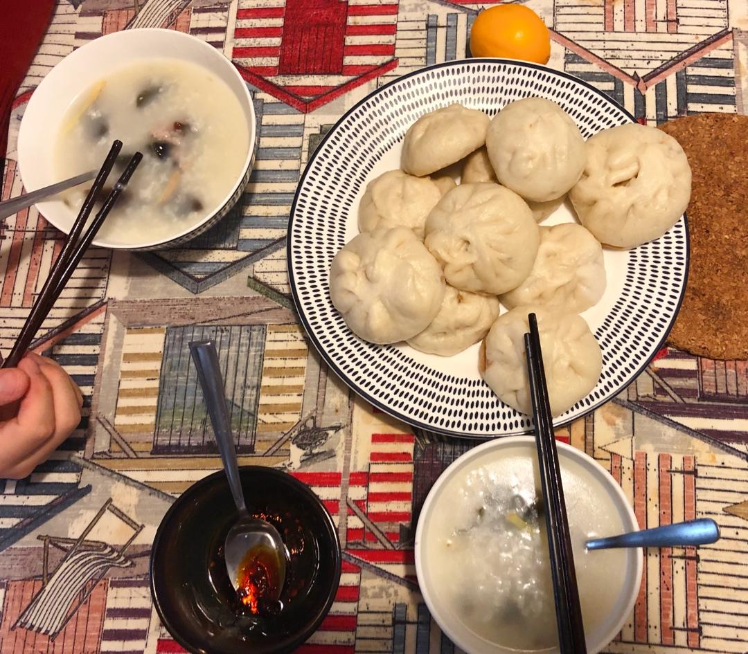 小凡和呆呆的日常时光
