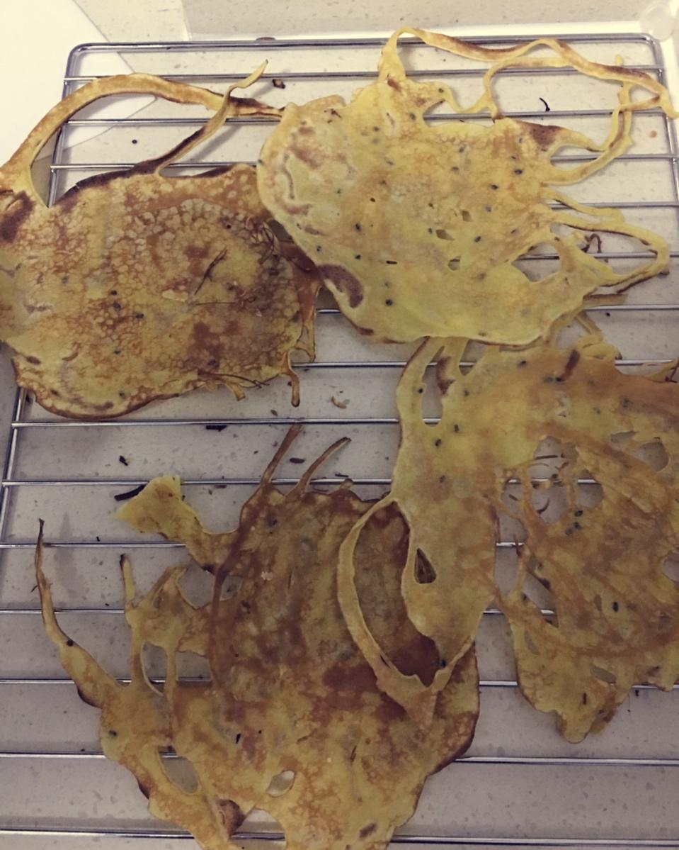 黑芝麻鸡蛋卷，这样做就能酥的不要不要的。