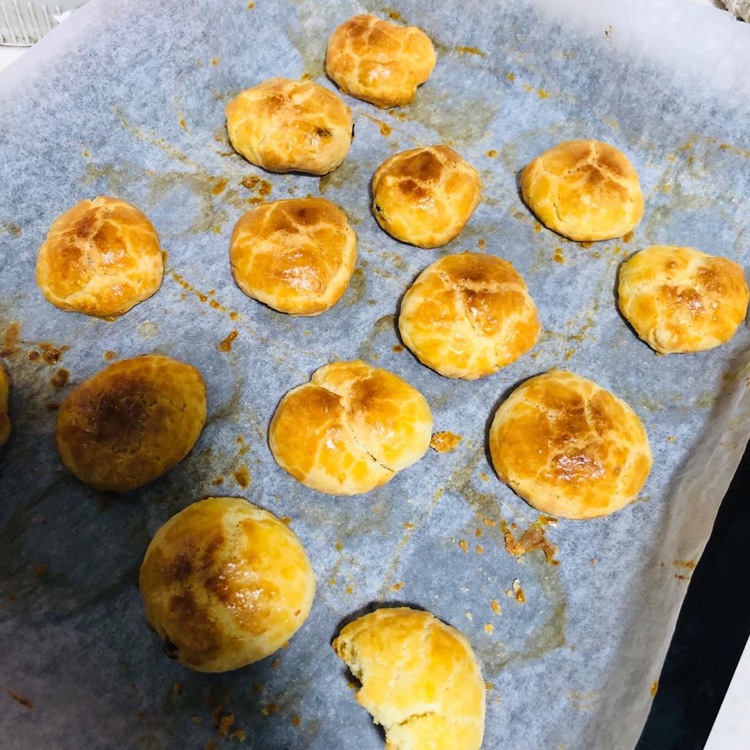 超级松软完美裂纹的司康-English scones