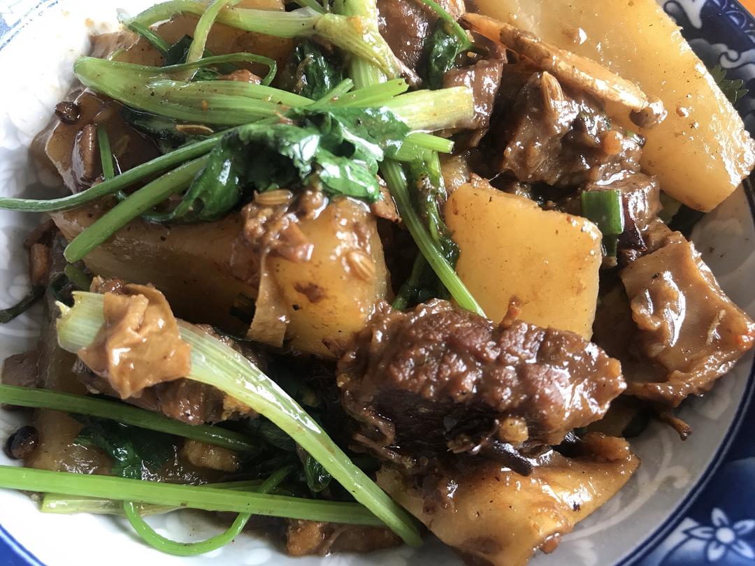 白萝卜焖牛腩