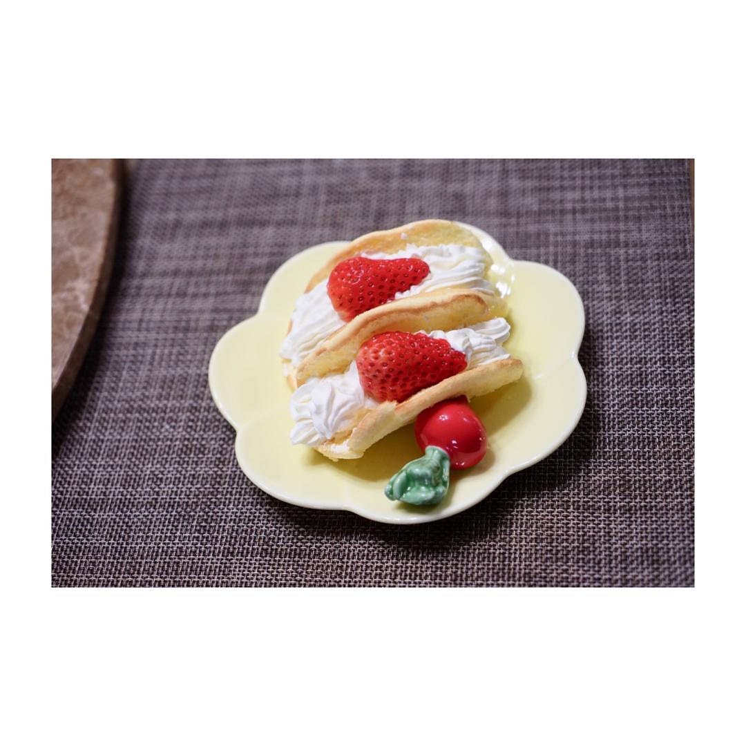 韩国最热门的甜品店Le Bread Lab的草莓蛋糕卷