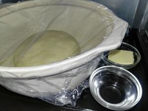 牛奶面包（手工揉面烤箱款）的做法 步骤3