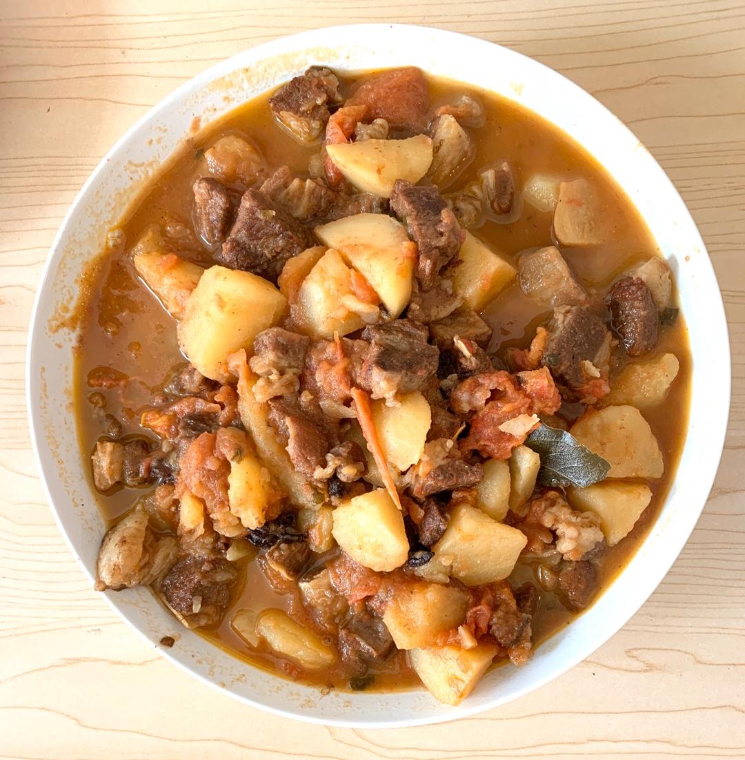 番茄土豆胡萝卜牛腩（牛肉鲜嫩的独家秘诀）