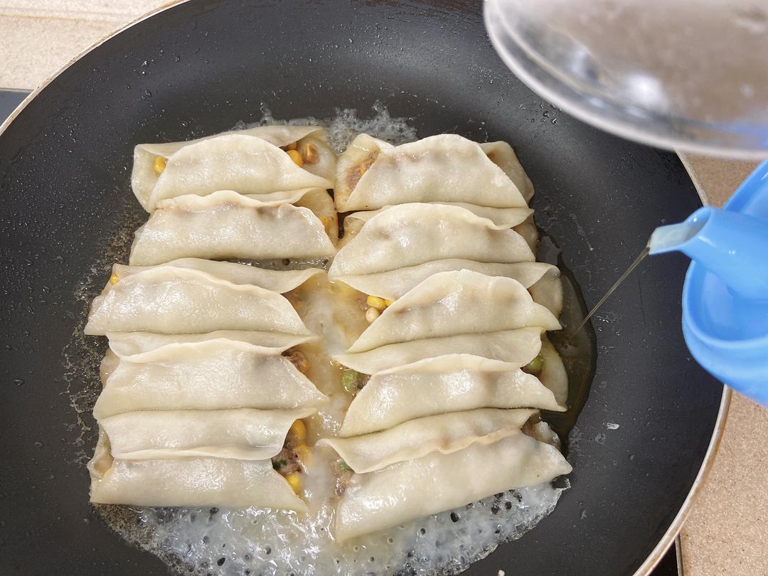 🔥鲜香的牛肉煎饺，真是太好吃了‼️的做法 步骤7