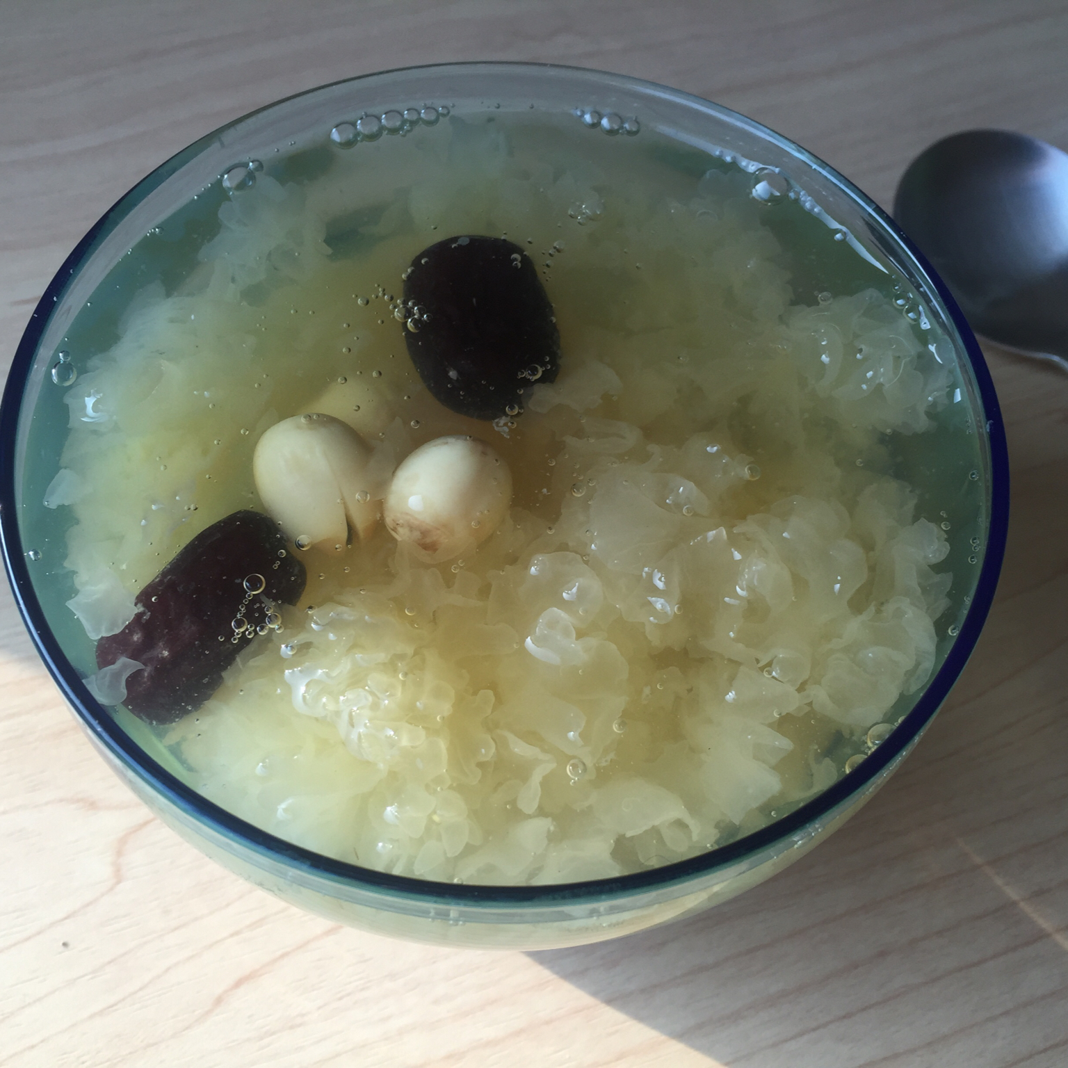 蔓越莓桃胶银耳羹