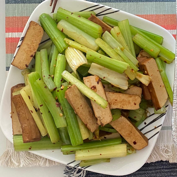 素菜：芹菜炒豆腐干