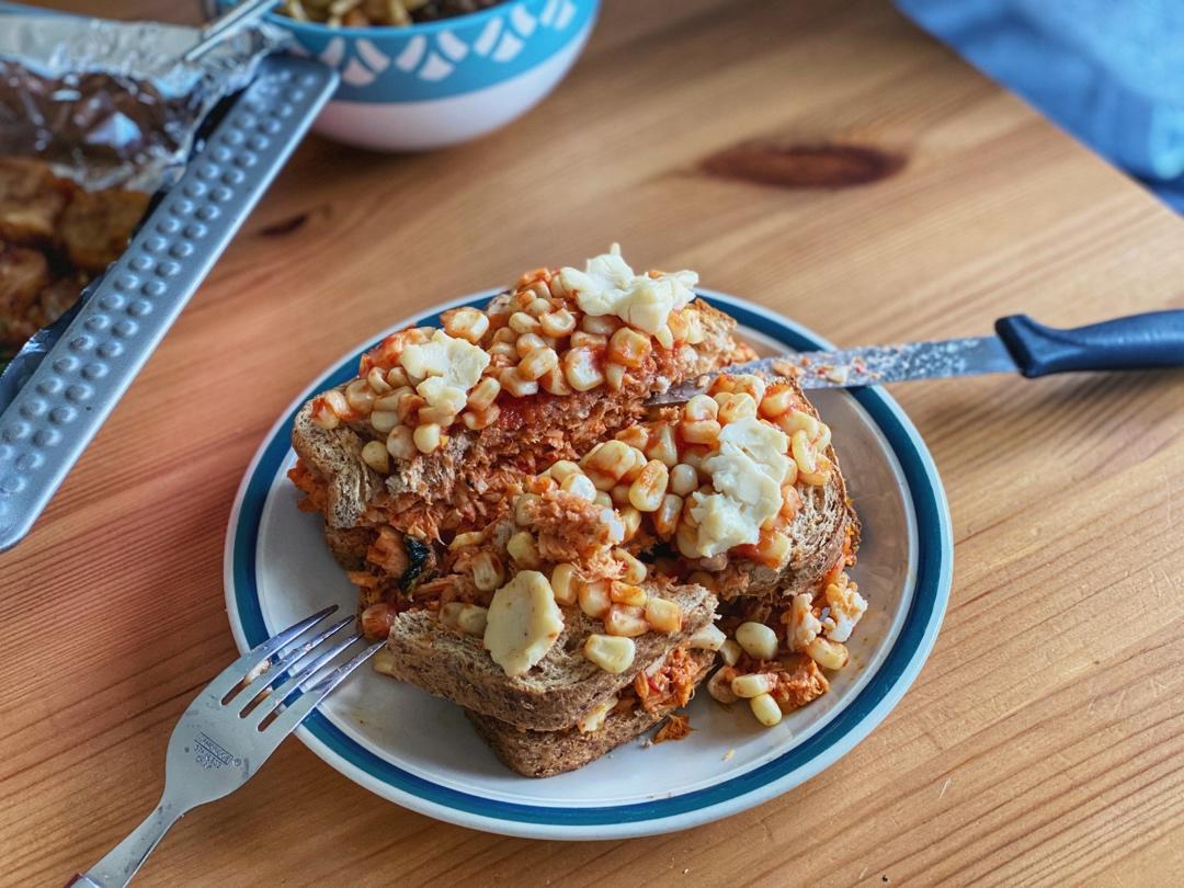 辣白菜金枪鱼玉米头爆浆三明治【健康一手握】——冷热版