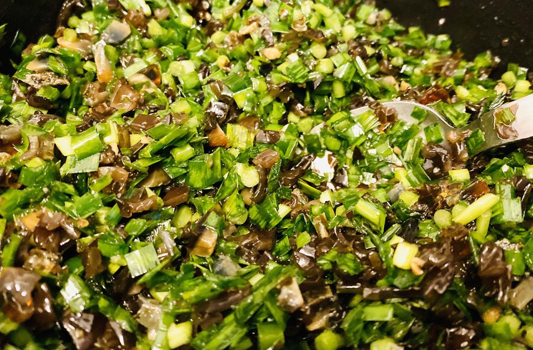 松花蛋韭菜饺子陷儿 也可做成菜盒子 的做法步骤图 娃他妈 At5l 下厨房