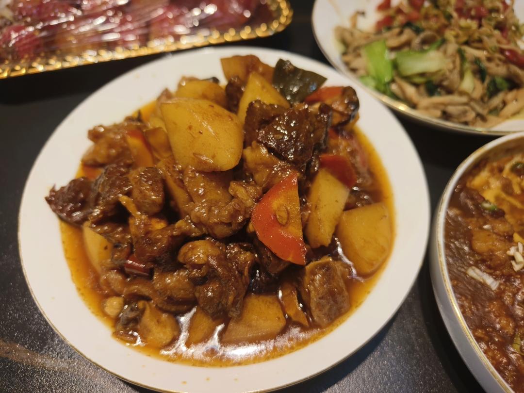 完胜刘一锅的 筋头巴脑炖土豆胡萝卜