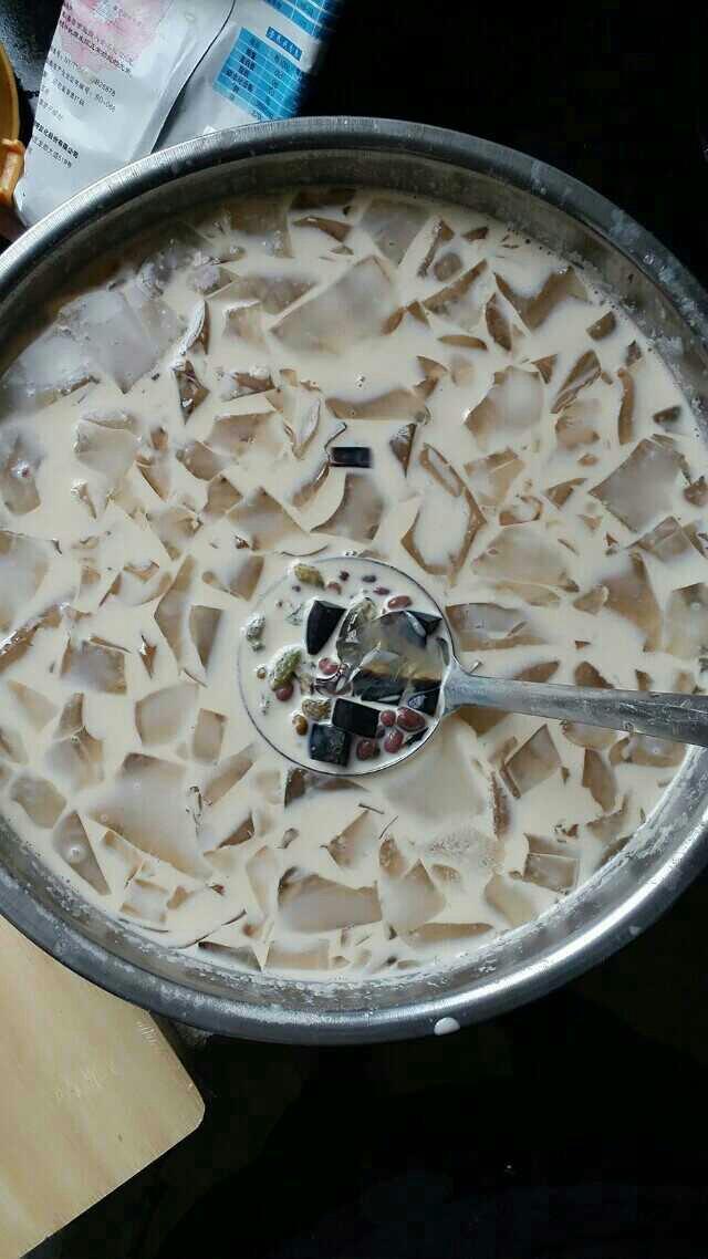 龟苓膏奶茶的做法 步骤5
