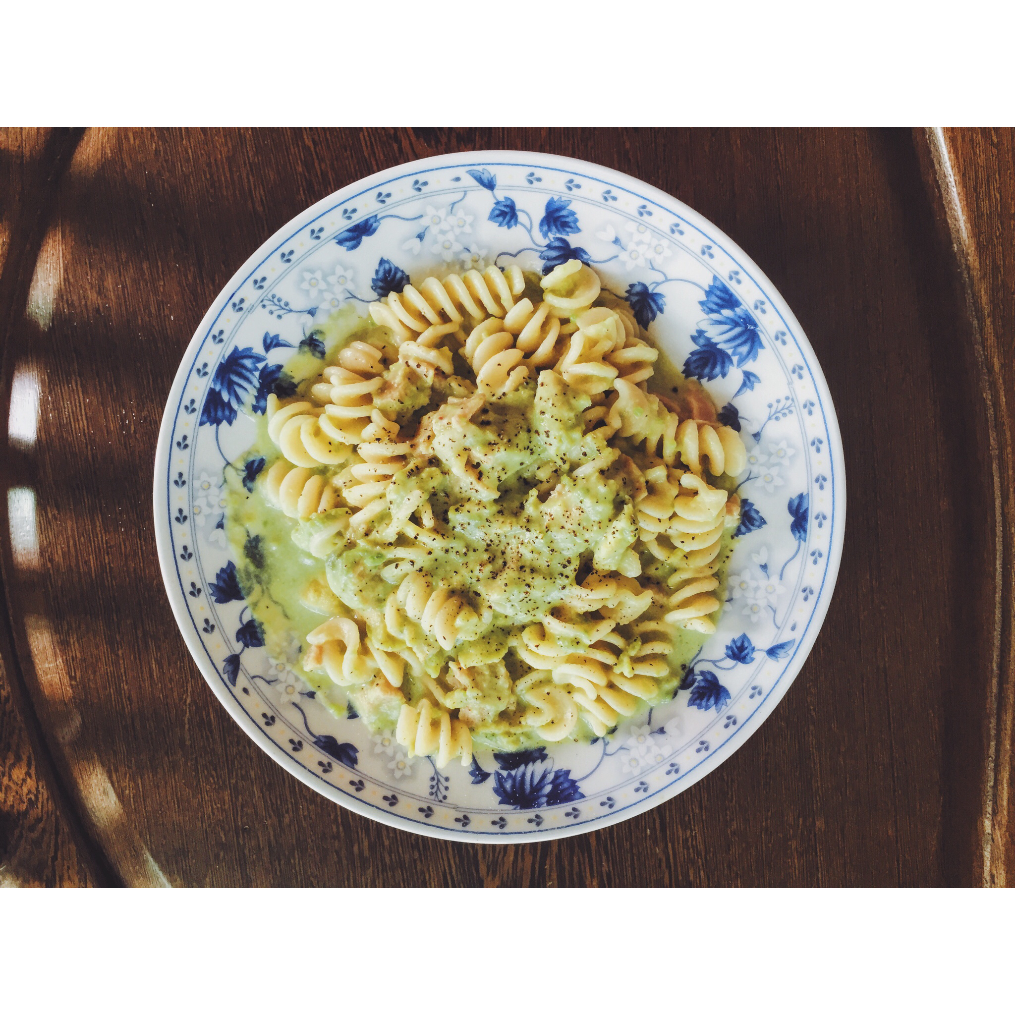 小清新牛油果火腿意面