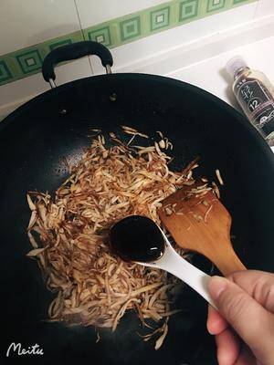 超级简单的干煸杏鲍菇，只需两种调料就可享受的美味的做法 步骤4