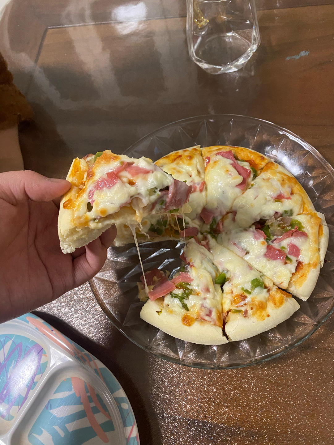 含宣软饼皮做法、自己在家也能做出馅料十足、超拉丝的美味诱人披萨