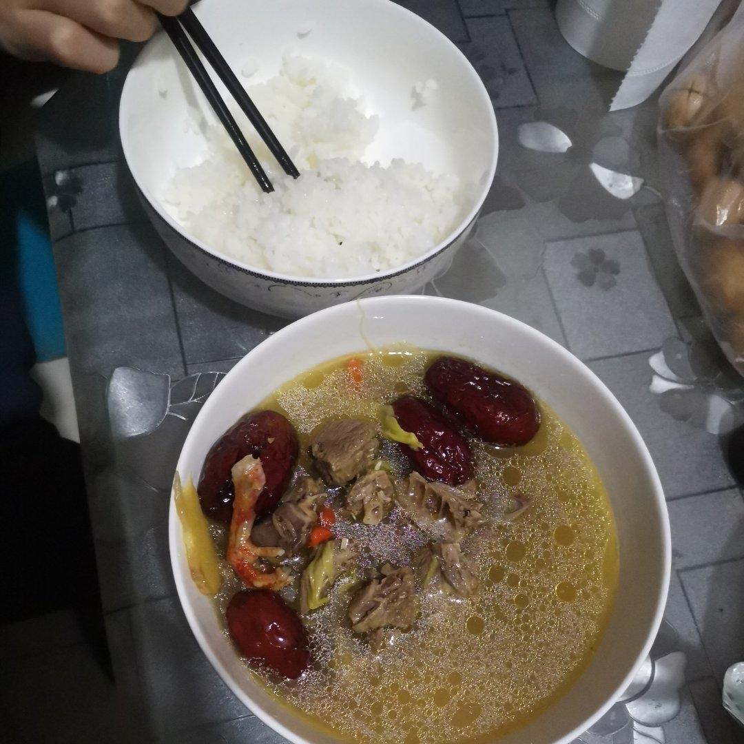 红枣枸杞鸽子汤，简单易学，鲜美又营养，老少皆宜