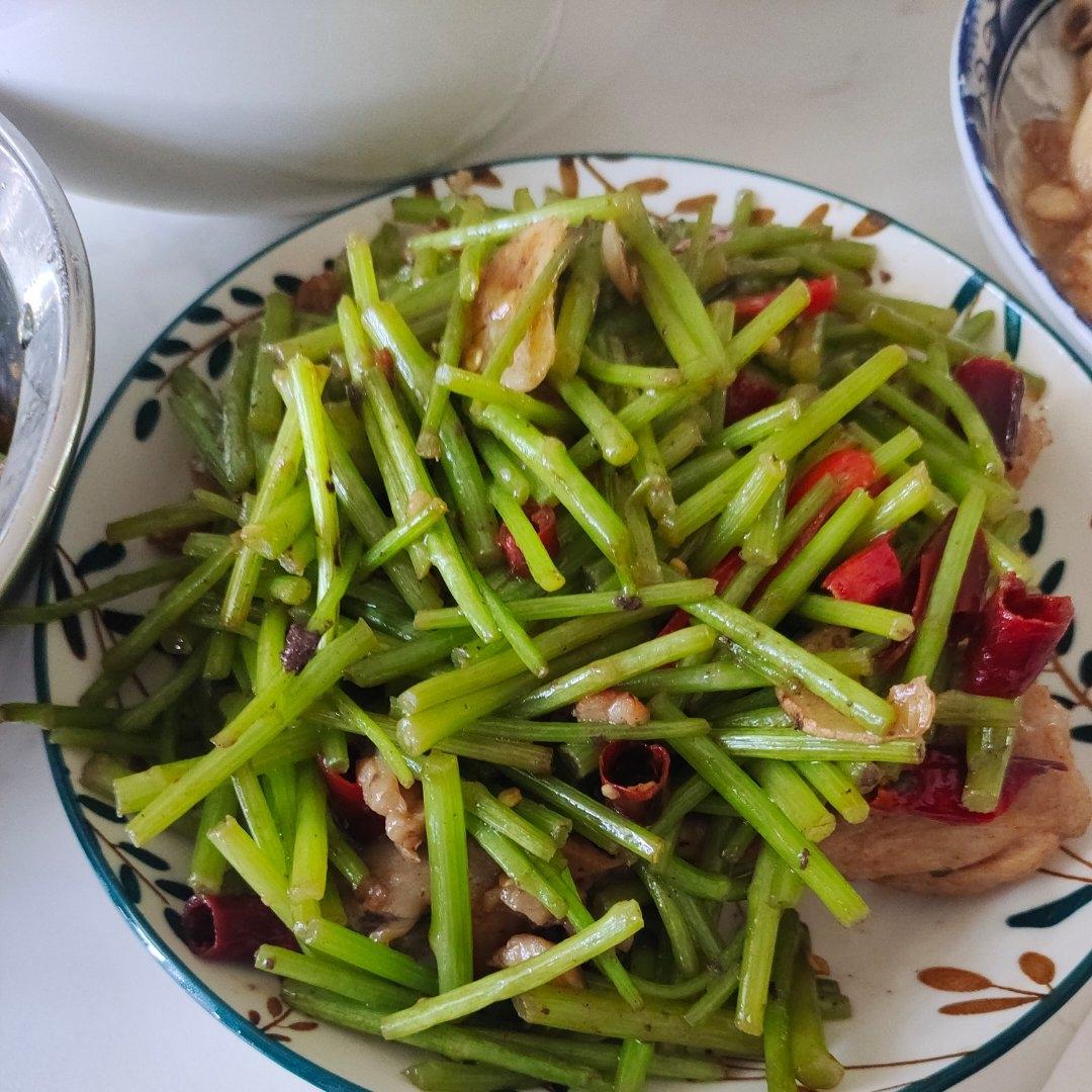 超级好吃的芦蒿炒肉