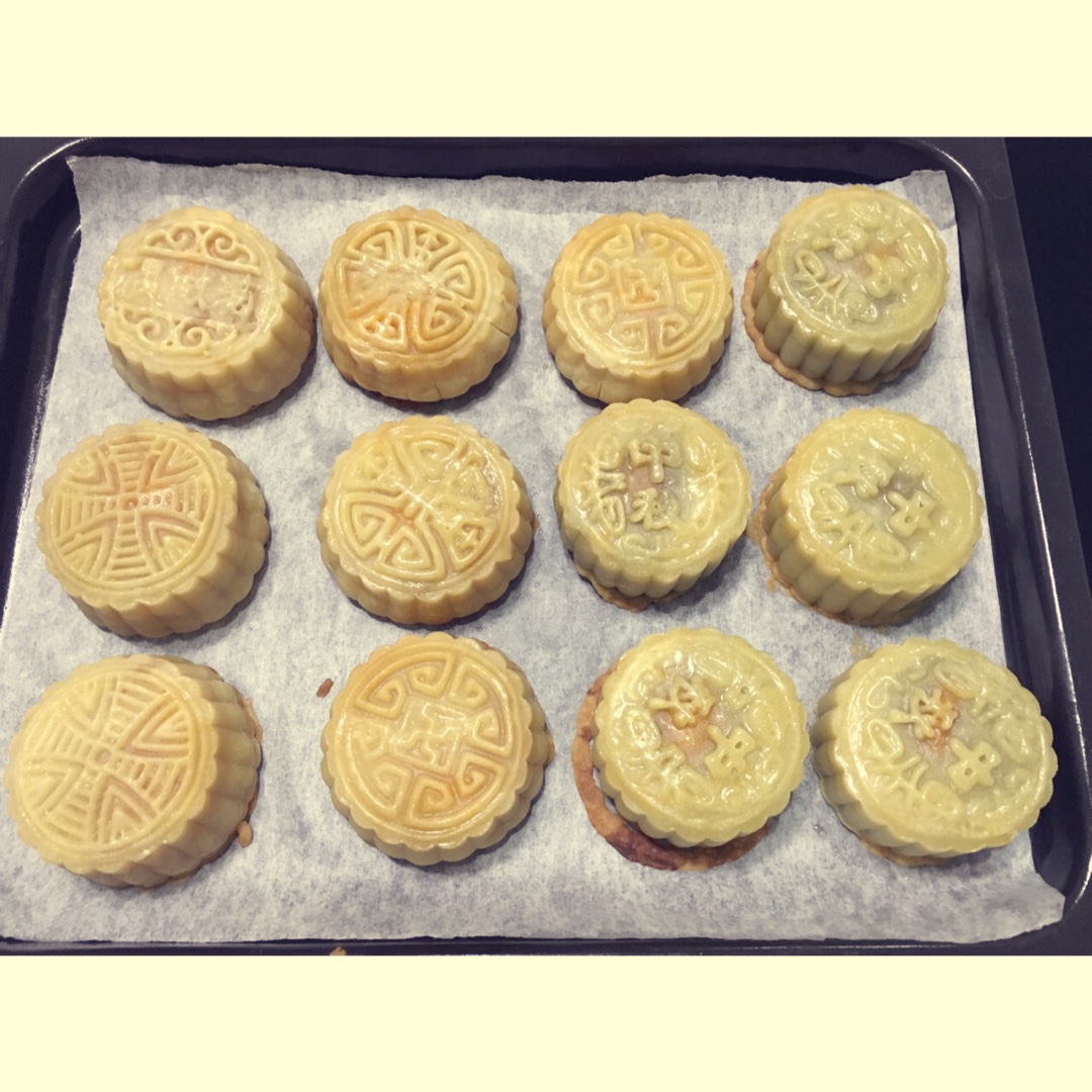 广式月饼——蛋黄莲蓉月饼