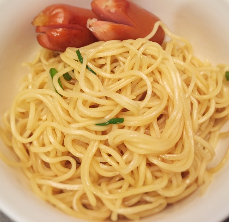 葱爆面—就是汪涵在天天向上里面做的那个啦