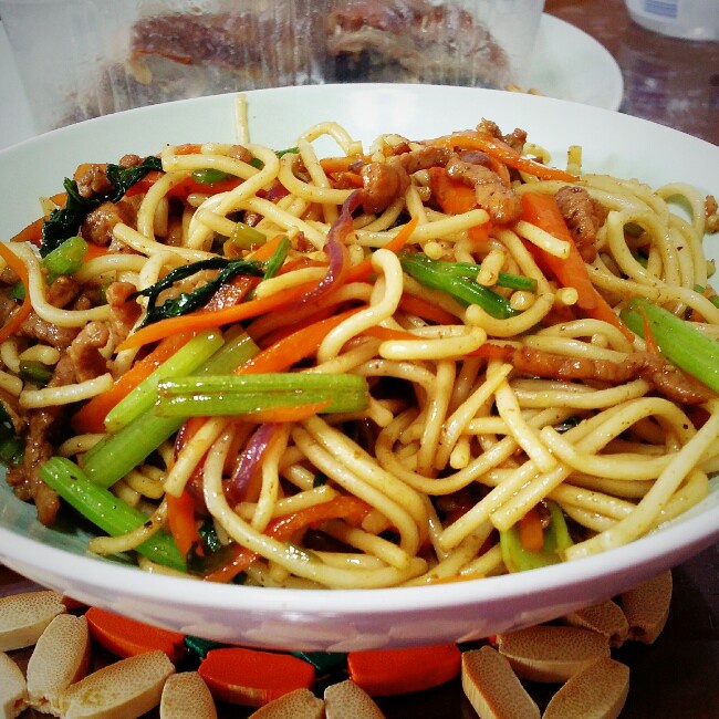 bloomy做的胡萝卜芹菜肉丝炒面