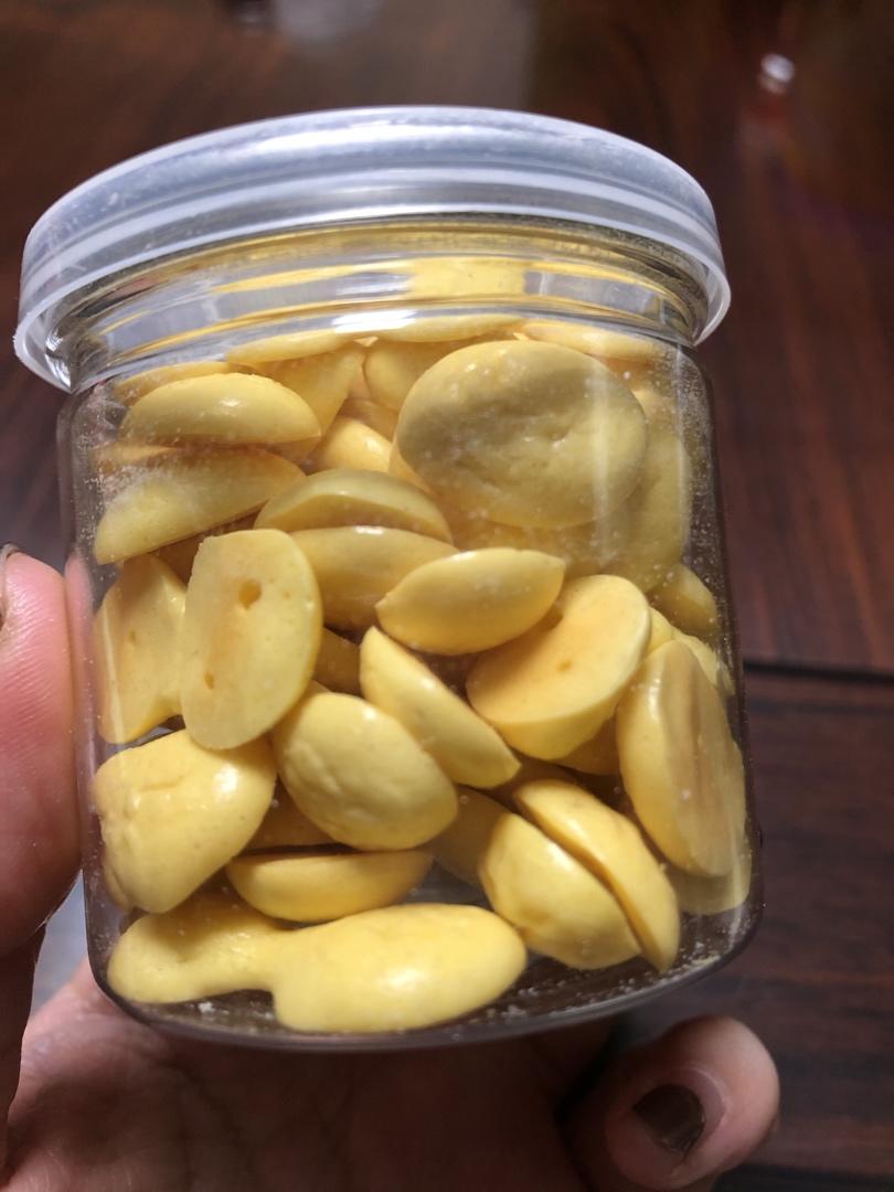 入口即化的无添加蛋黄溶豆