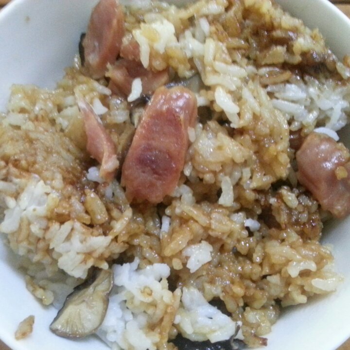 【电饭煲腊肠煲仔饭】