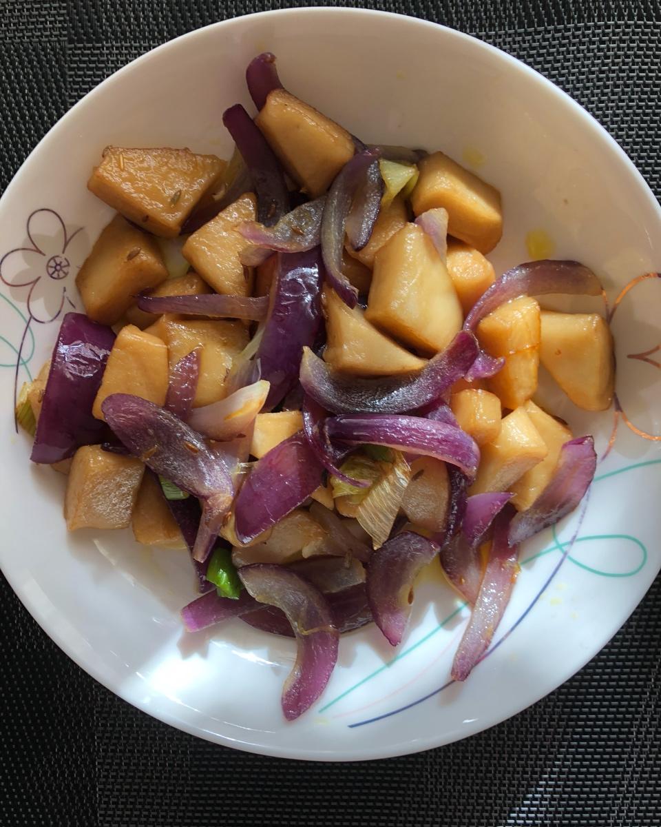 洋葱炒鱼豆腐