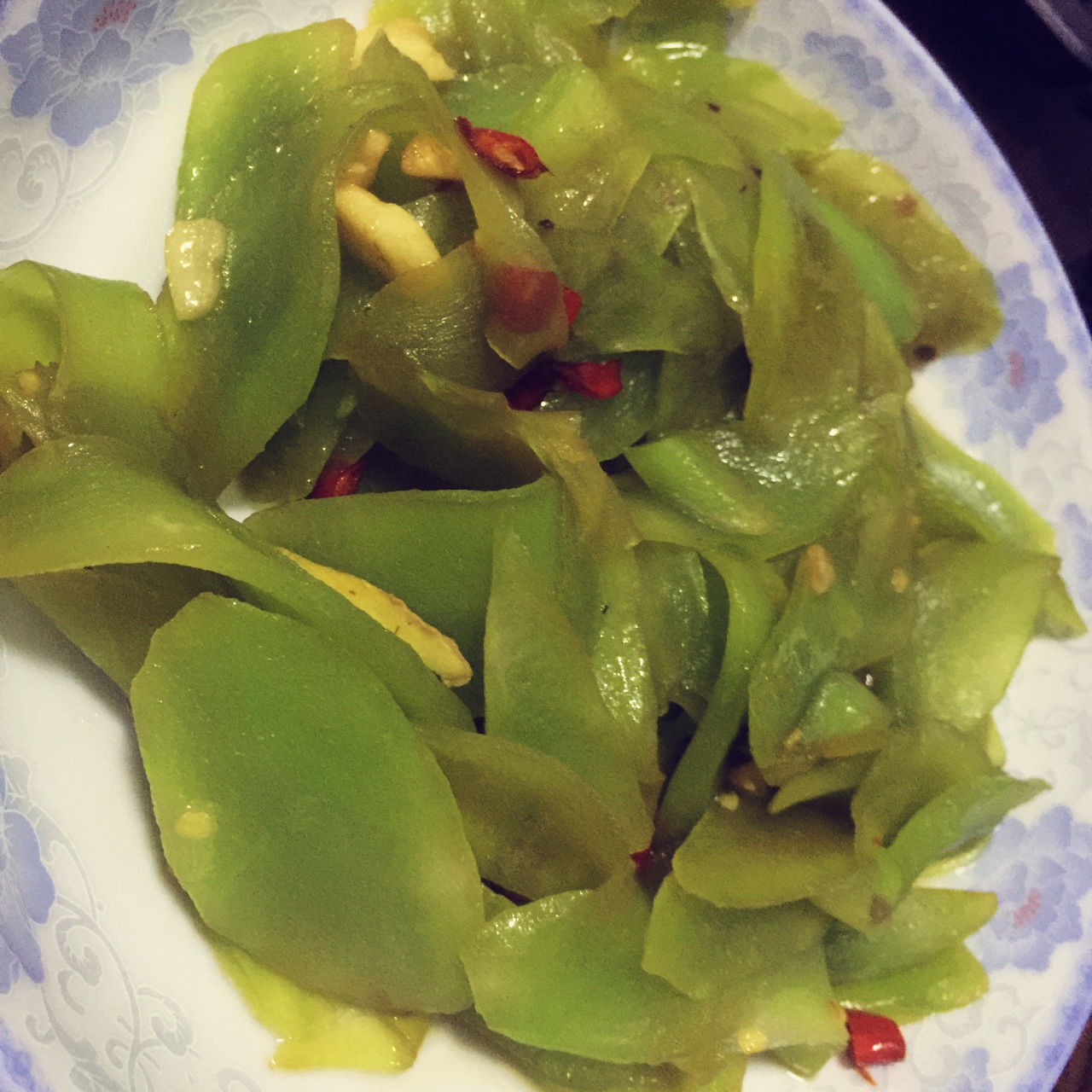 风吹水靓做的清炒莴笋片ly