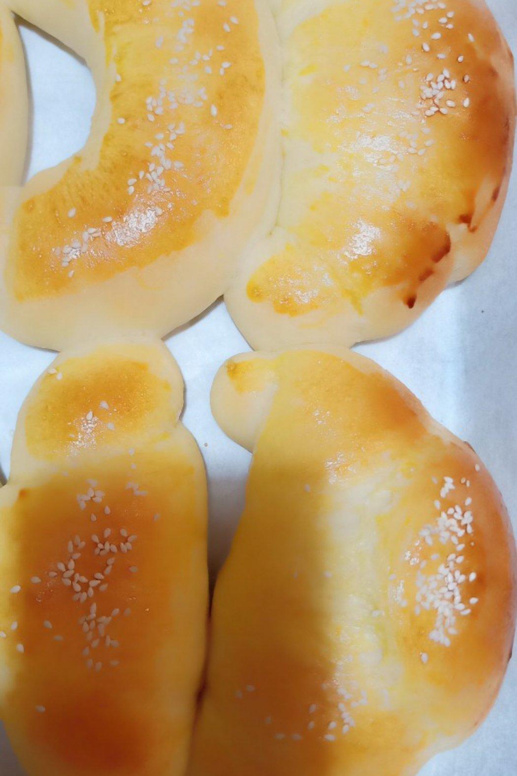 牛角面包（手揉10分钟出膜）