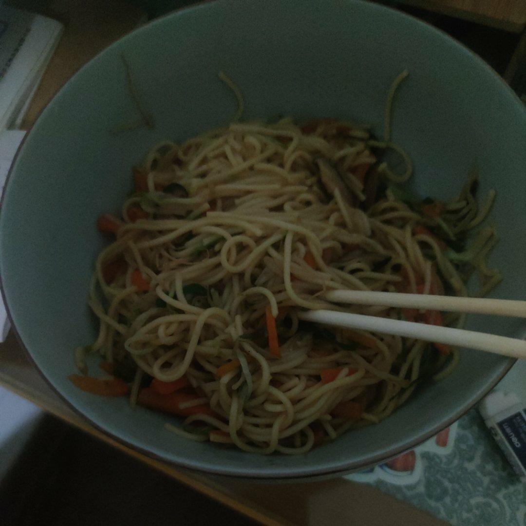 每一筷子都鲜香爽口的豆芽炒面