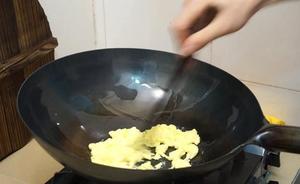 蛋炒河粉 干炒河粉的做法 步骤1