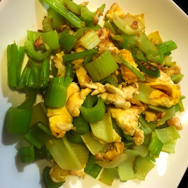 芹菜炒鸡蛋