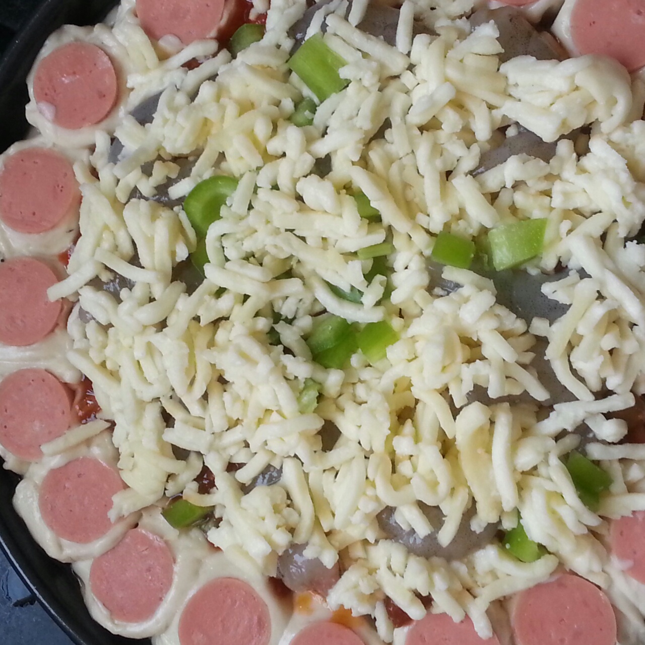 萨米肠蘑菇花边披萨