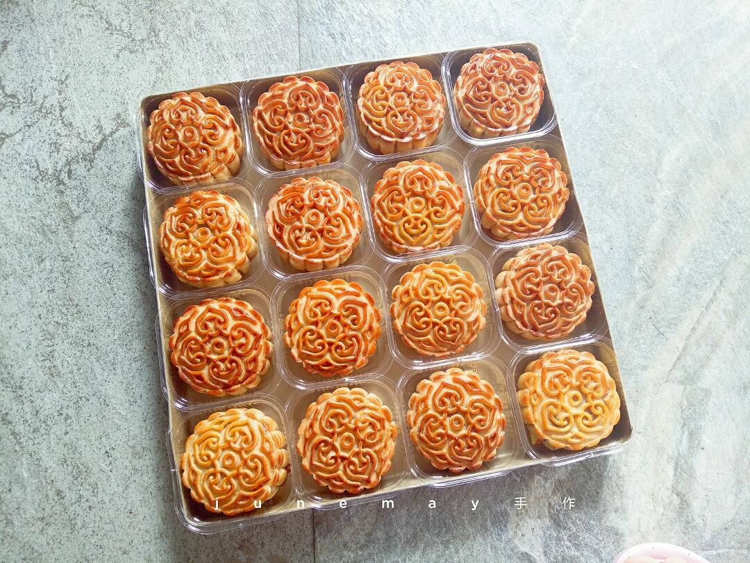 广式月饼—蛋黄莲蓉月饼