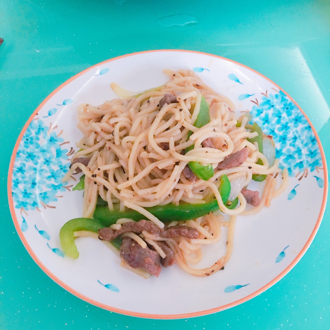 黑椒牛柳炒意面