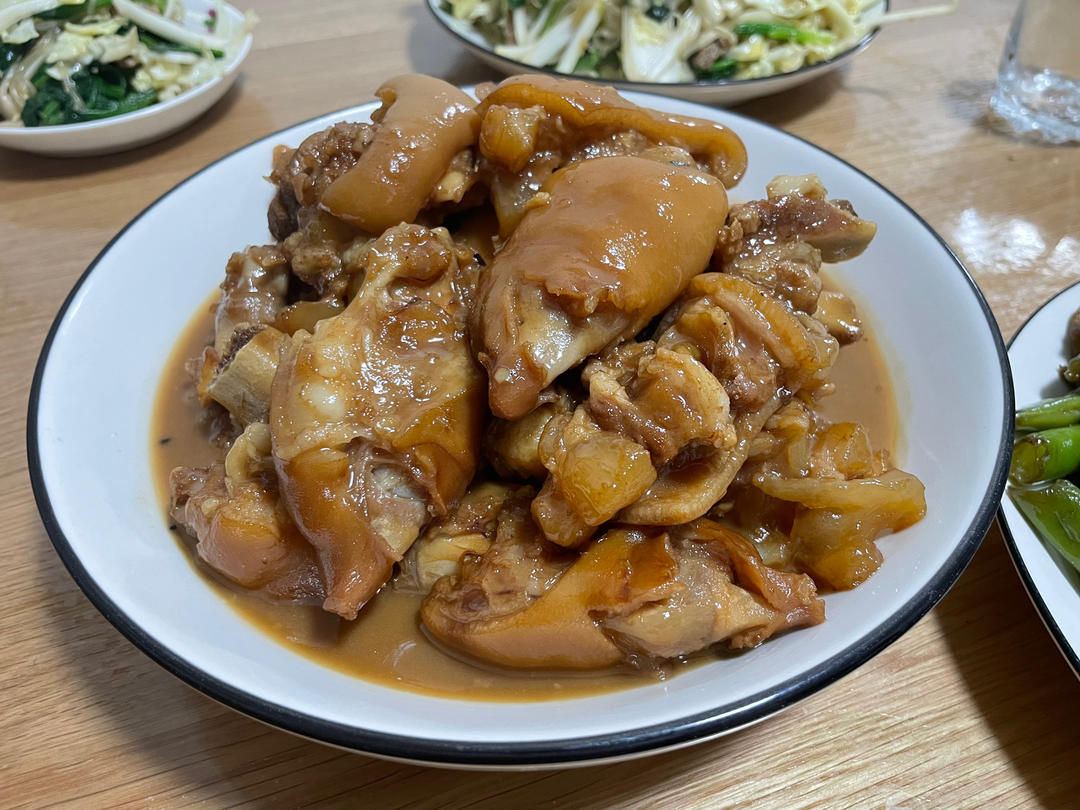 美味的家常菜：红烧猪蹄