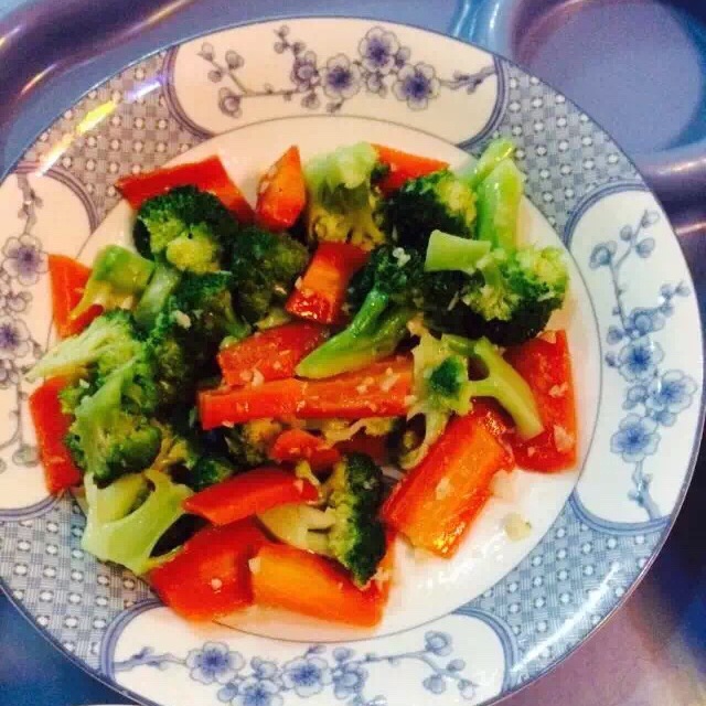 清炒胡萝卜西兰花