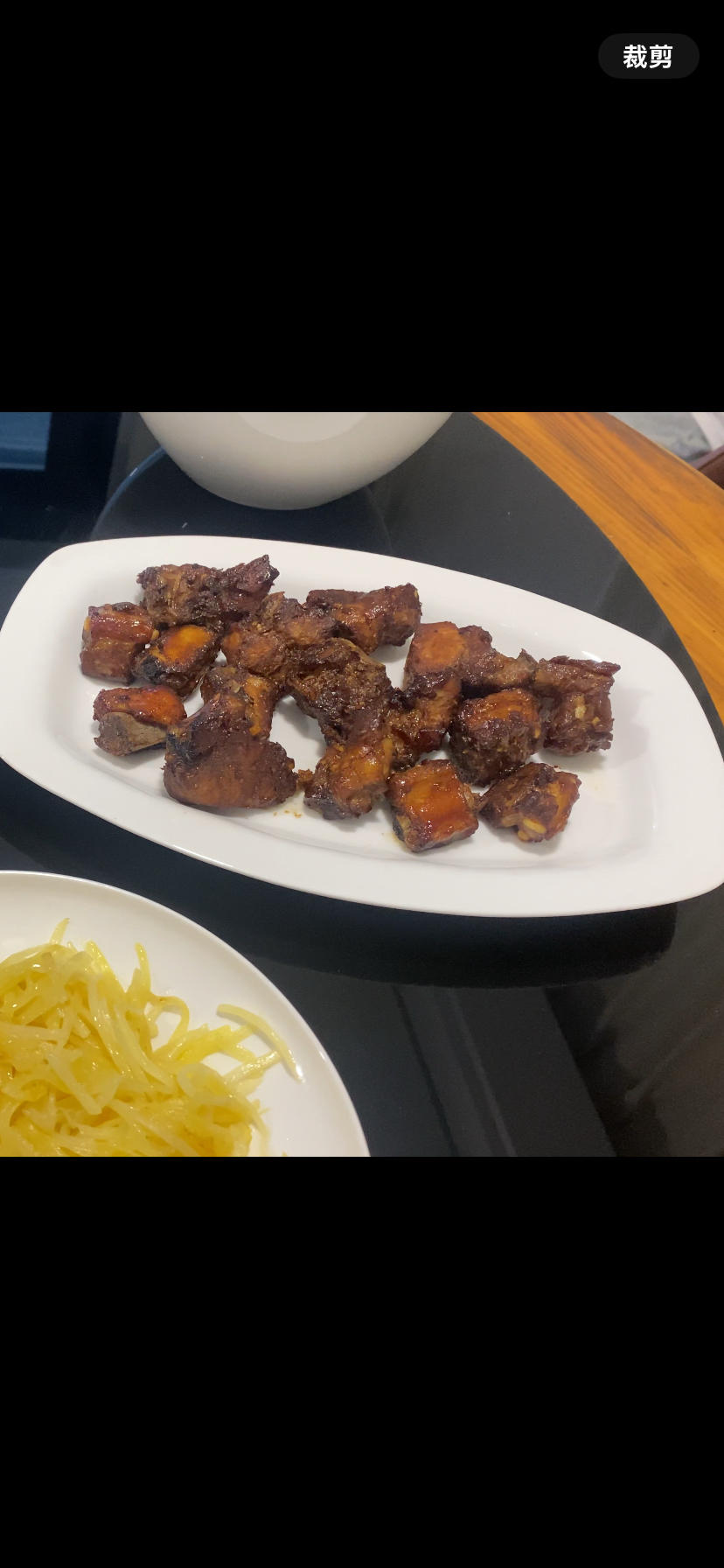 外焦里嫩！好吃到舔手指的蒜香烤排骨