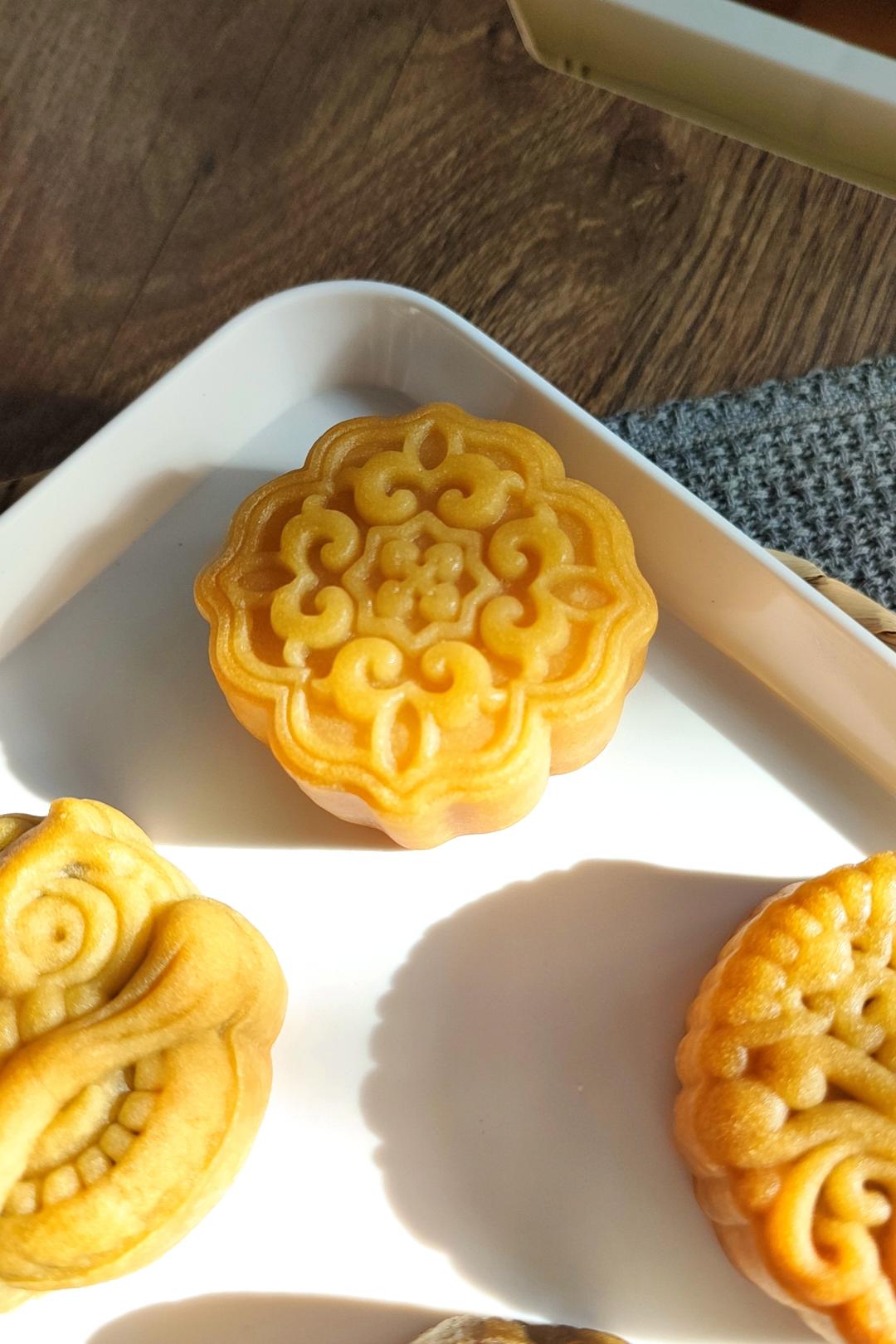 广式月饼—蛋黄莲蓉月饼