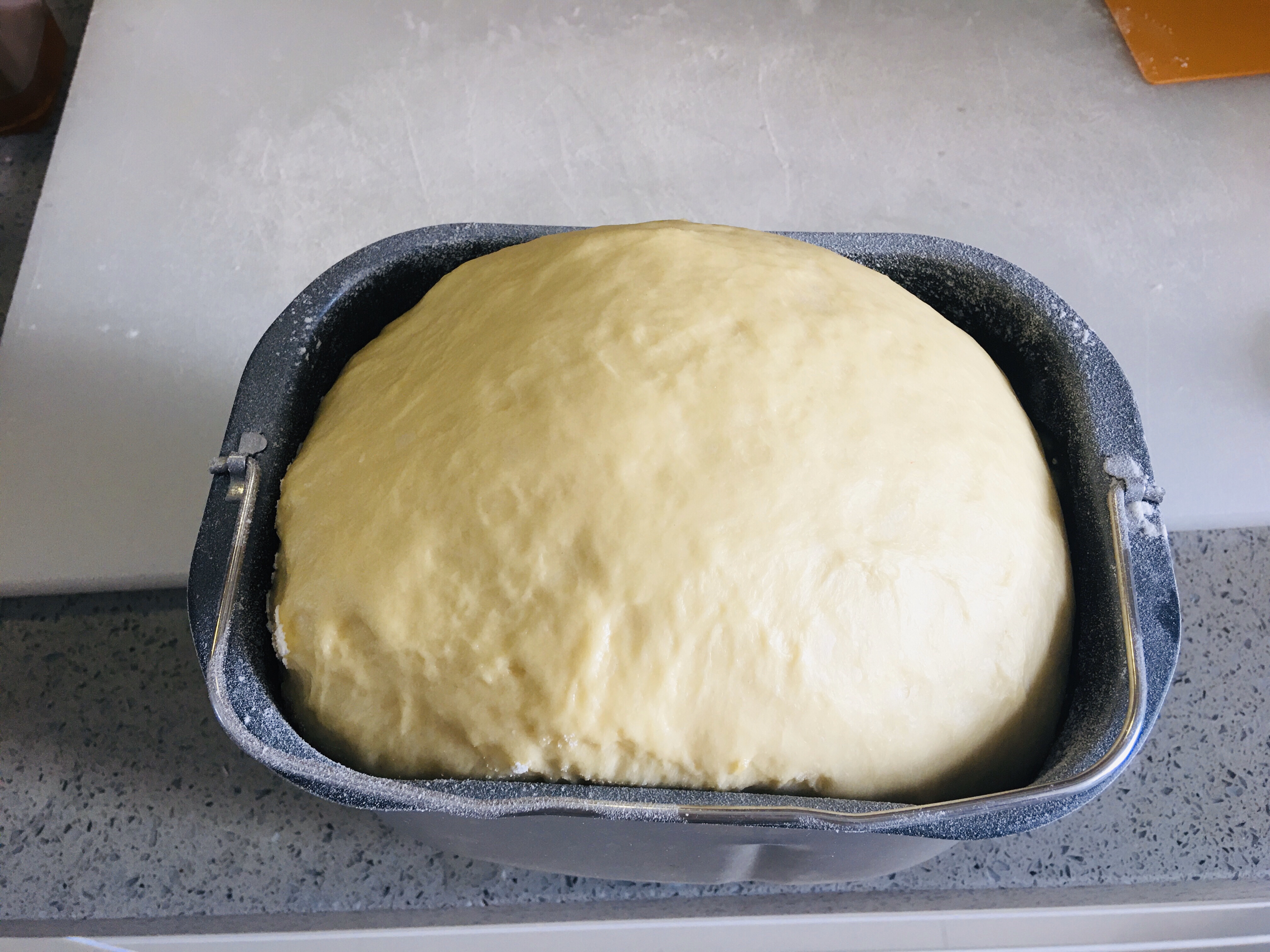 柔软拉丝的吐司面包及其变身：花式小面包的做法 步骤2