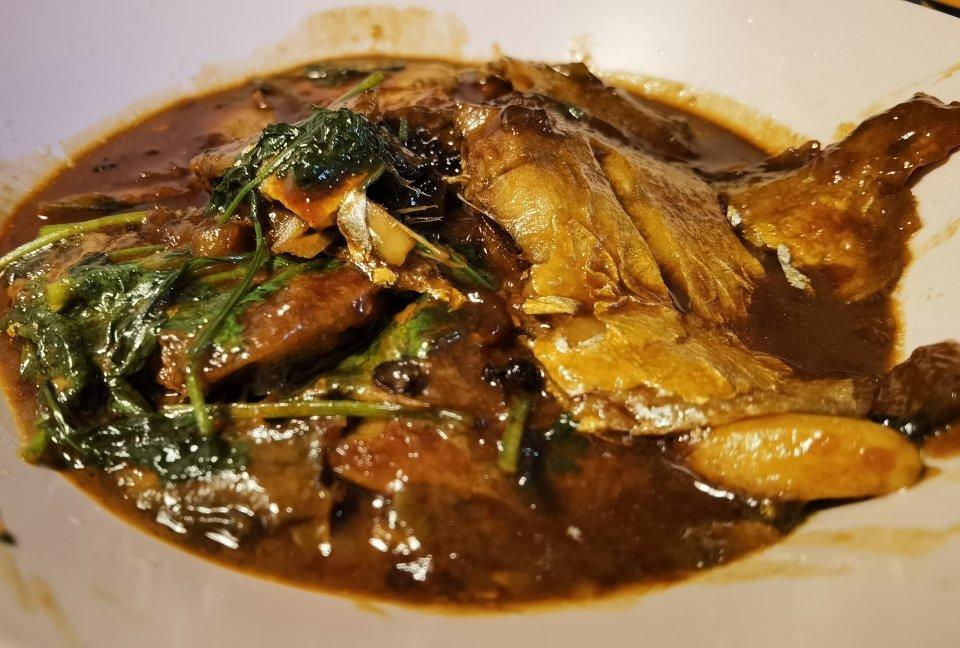 传统中式红烧平鱼