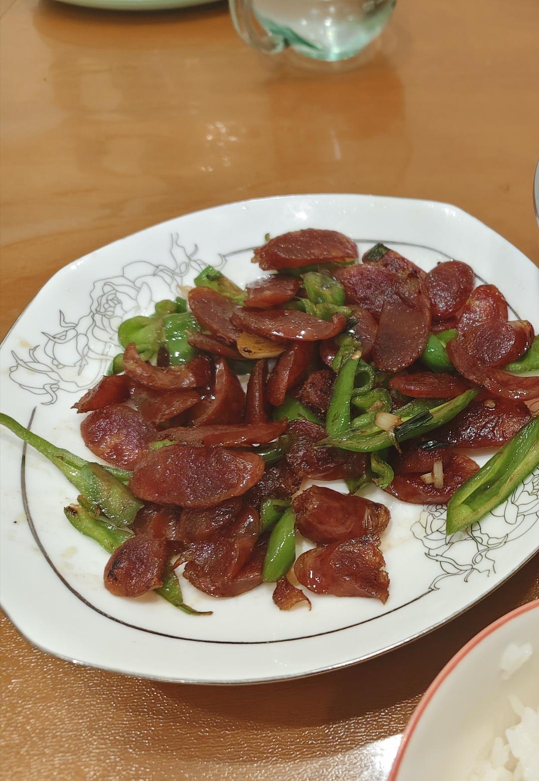 腊肠炒杭椒