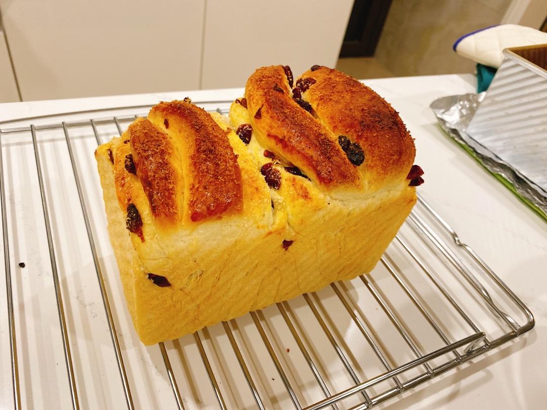 手撕蔓越莓炼乳吐司