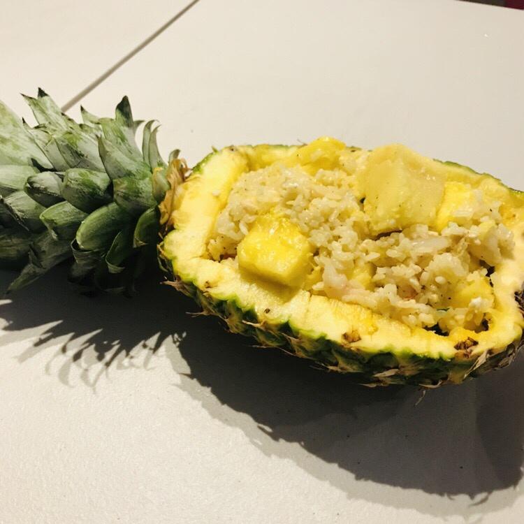 菠萝虾仁炒饭