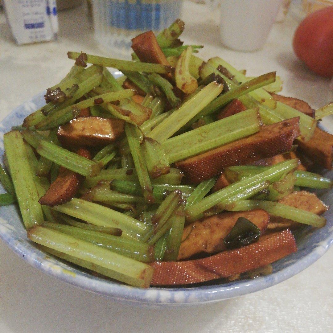 芹菜炒香干