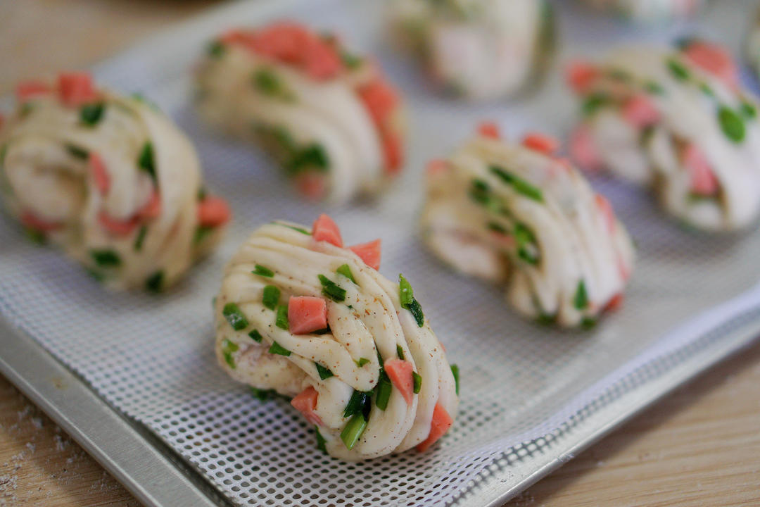 最好吃的火腿葱香花卷—附让葱不变黄的小窍门