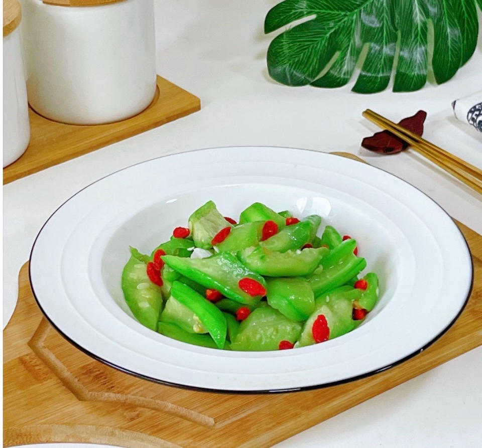 家常菜~枸杞丝瓜
