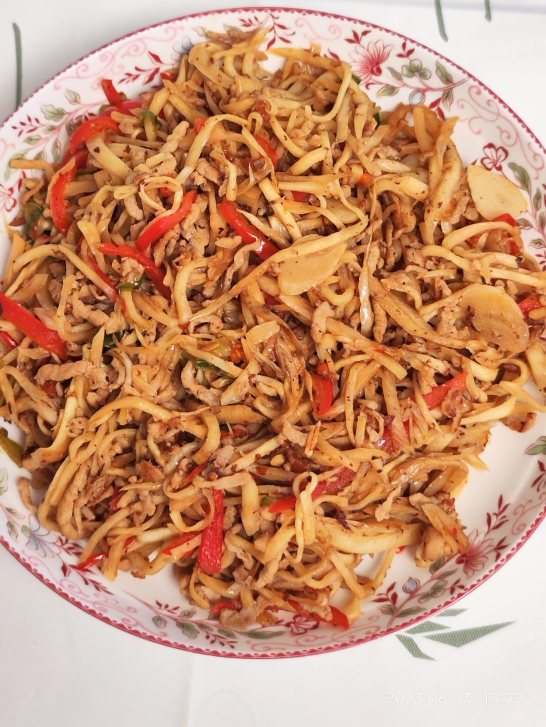 茭白这样做百吃不厌，茭白炒肉