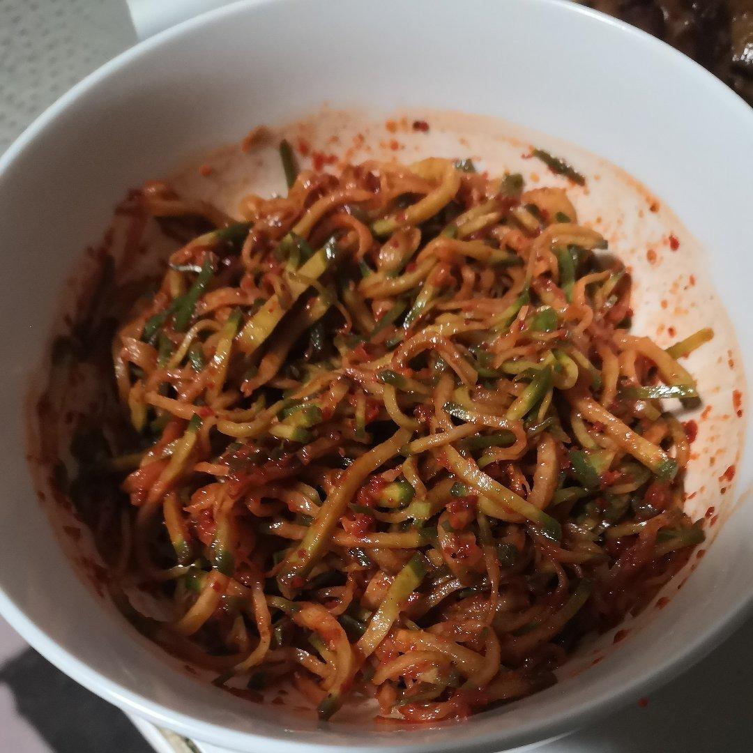 超简单的应季清爽小菜－辣拌萝卜丝