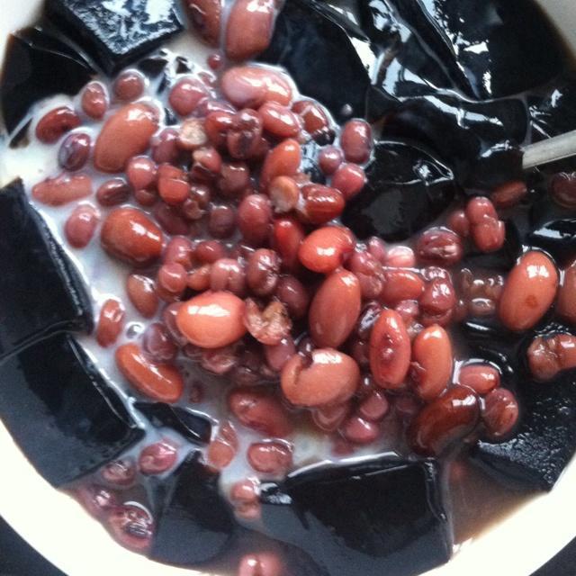 红豆烧仙草的做法