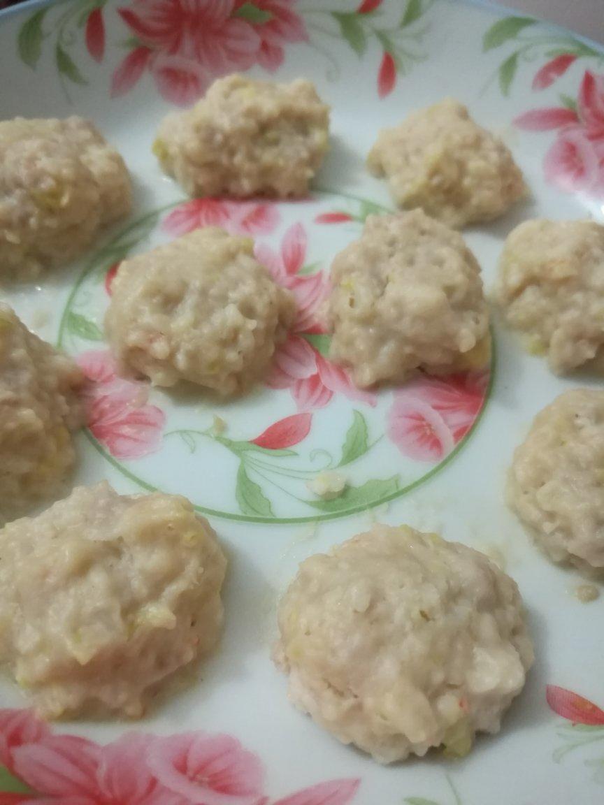 鲜虾肉丸蔬菜汤